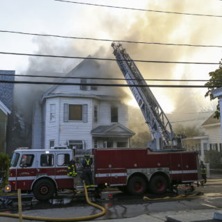 Βοστώνη: Ενας νεκρός και 12 τραυματίες από εκρήξεις σε αγωγούς φυσικού αερίου