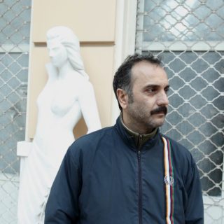 Κανένας «Οίκτος» για τον Μπάμπη Μακρίδη που θέλει να γυρίσει χέβι μέταλ μιούζικαλ με τον Ευθύμη Φιλίππου