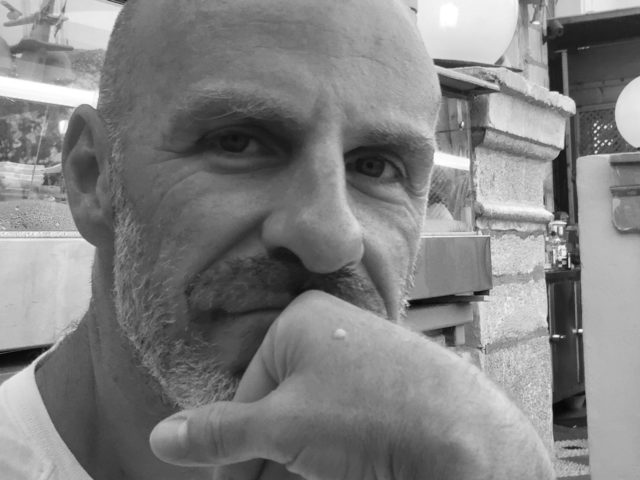 Η βιβλιογραφία της Αυτοβελτίωσης άλλαξε τη ζωή του Στέφανου Ξενάκη