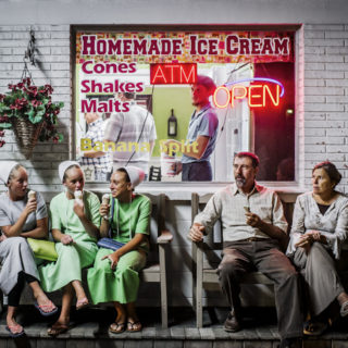 Ενα Pasticcio μετακαλοκαιρινό, με στρώσεις από ABBA, Κέιτ Μπλάνσετ και Top Gun, σερβιρισμένο σε χωνάκι