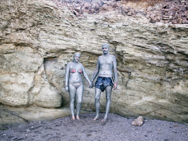 Ο Δημήτρης Σακαλάκης φωτογράφισε ένα καλοκαιρινό μπάνιο στην Πάρο που οδηγεί στην κάθαρση