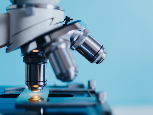 Ο εθισμός στα ναρκωτικά σχετίζεται (και) με έναν αρχαίο ιό, σύμφωνα με Έλληνες επιστήμονες