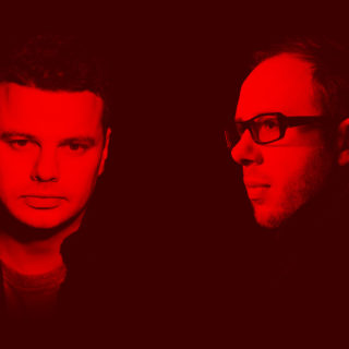 the Chemical Brothers: «Θα το κάνουμε με τον τρόπο μας, μέχρι να βρεθεί κάποιος να μας σταματήσει…»