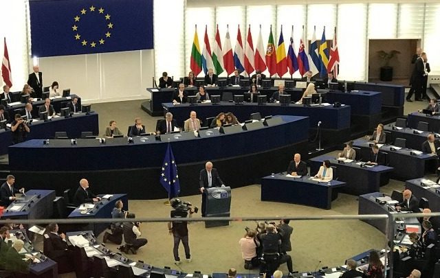 Γιούνκερ: Να χαιρετίσουμε τις «Ηράκλειες προσπάθειες» των Ελλήνων που άλλοι Ευρωπαίοι υποτιμούν