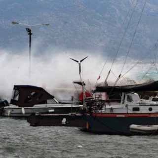 Απαγόρευση απόπλου από Πειραιά, Ραφήνα και Λαύριο – Κλειστά τα περισσότερα πορθμεία