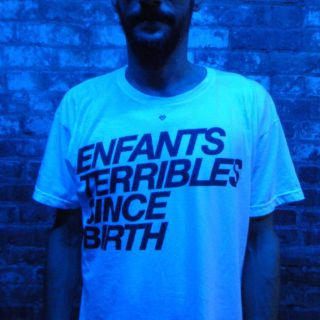 Το Charles and Bronson επιβάλει τους δικούς του όρους στα καθημερινά μας t-shirts