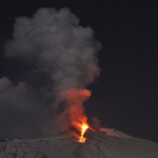 Φόβοι επιστημόνων: Κίνδυνος για τσουνάμι στο Ιόνιο λόγω κατάρρευσης της Αίτνας