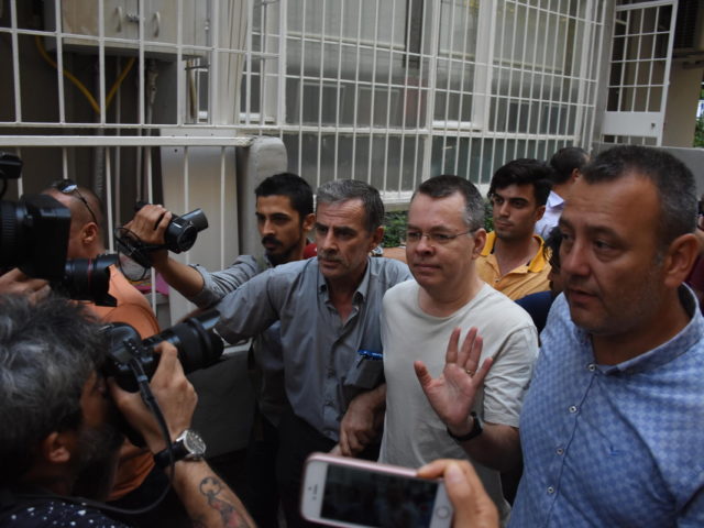 Άρχισε η κρίσιμης σημασίας ακροαματική συνεδρίαση στη δίκη του αμερικανού πάστορα Μπράνσον