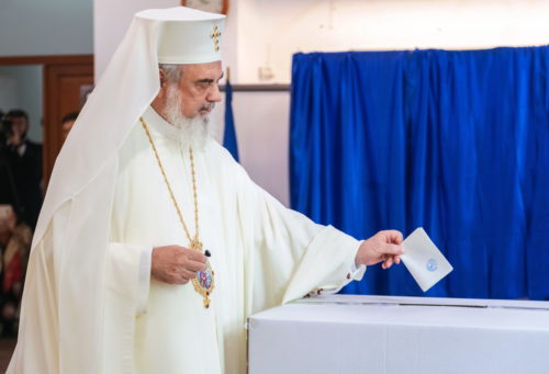 Ρουμανία: Απέτυχε λόγω μεγάλης αποχής το δημοψήφισμα κατά του γάμου των ομόφυλων ζευγαριών