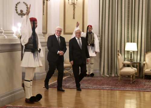 Πρώτο θέμα στον γερμανικό Τύπο η «συγγνώμη» του Φρανκ-Βάλτερ Σταϊνμάιερ που ζήτησε από την Ελλάδα