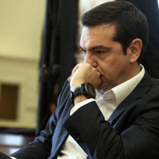 Αλλαγή της ατζέντας με συνταγματική αναθεώρηση επιχειρεί η κυβέρνηση