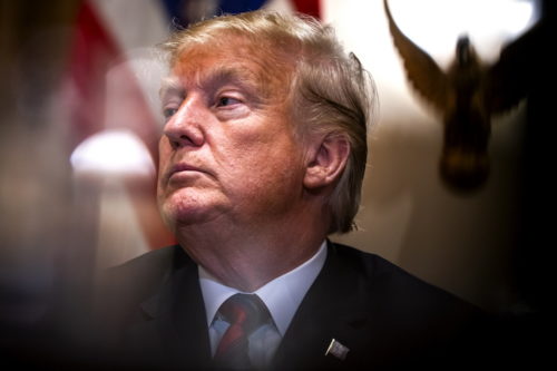 Ο Τραμπ καλεί τη Σερβία και το Κόσοβο να καταλήξουν σε συμφωνία