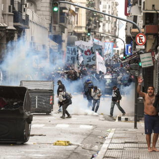 Αργεντινή: Προϋπολογισμός λιτότητας υιοθετήθηκε από το κοινοβούλιο της χώρας