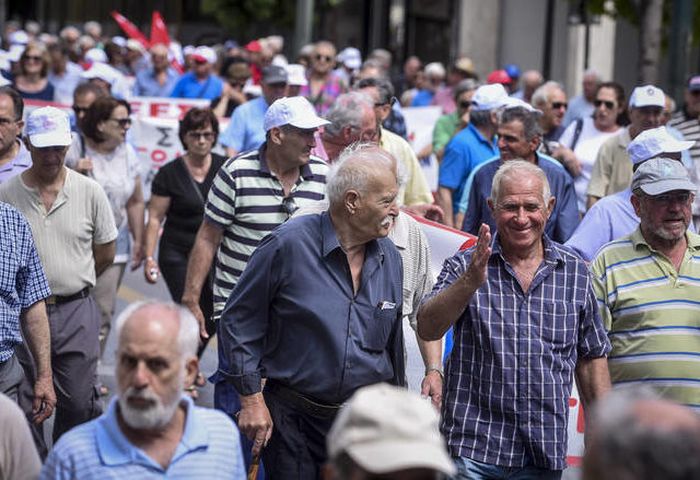 Αυξάνονται για χιλιάδες συνταξιούχους τα όρια ηλικίας