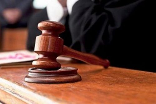 Αντισυνταγματική έκρινε το Ειρηνοδικείο Θεσσαλονίκης την κατάργηση δώρων Χριστουγέννων και Πάσχα