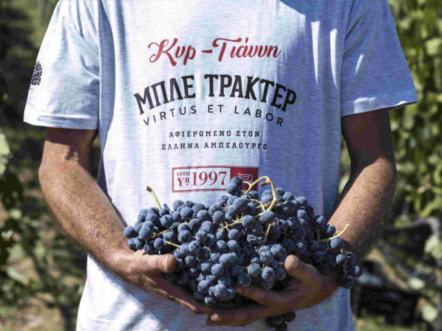 To Mπλε Τρακτέρ πήρε μπροστά