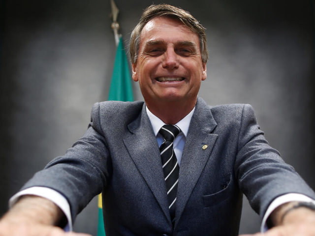 Στο Καρναβάλι με τον Bolsomito ή Πώς Χορεύουν Σάμπα οι Φασίστες…