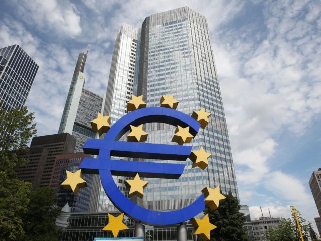 Σε μειονεκτική θέση οι ελληνικές τράπεζες εν όψει των stress test της ΕΚΤ