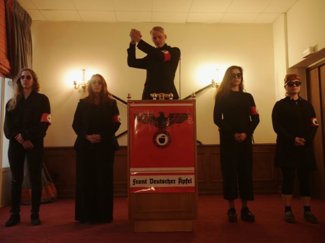 Memes, ποπ κουλτούρα και εθνοφουτουρισμός: Μία μέρα στην Athens Biennale