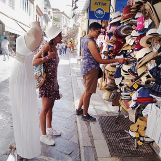 Ποια Ελλάδα Πακετάρουν οι Τουρίστες στη Βαλίτσα της Επιστροφής;