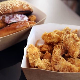 Str.Eaters: Μπήκαμε στο πρώτο food court της Αθήνας λίγο πριν ανοίξει στην Πλατεία Καρύτση