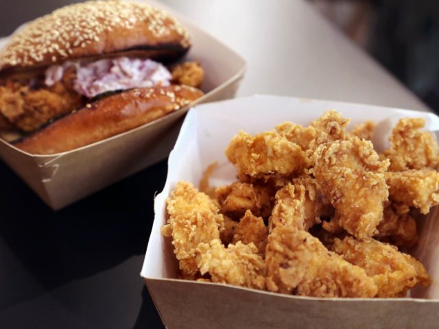 Str.Eaters: Μπήκαμε στο πρώτο food court της Αθήνας λίγο πριν ανοίξει στην Πλατεία Καρύτση