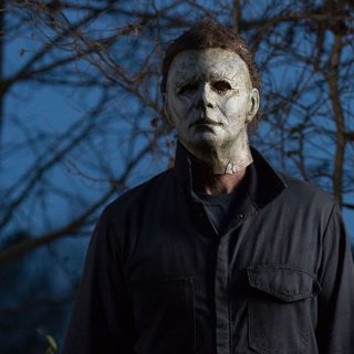 Έχουμε μια αποκλειστική σκηνή από το καινούριο Halloween που αποδεικνύει ότι ο Μάικλ Μάγιερς παραμένει ο πιο απτόητος κινηματογραφικός δολοφόνος