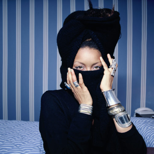 Η Erykah Badu κυκλοφορεί άρωμα εμπνευσμένο από τα γεννητικά της όργανα