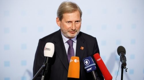 Να προχωρήσει γρήγορα στην συνταγματική αλλαγή, ζητά από τη Βουλή της ΠΓΔΜ ο Γ. Χαν