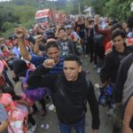 Μάικ Πενς: Η Βενεζουέλα βρίσκεται πίσω από το «καραβάνι» των μεταναστών