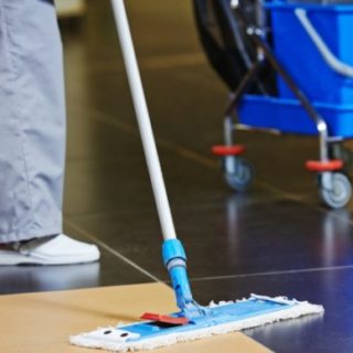 «Ευχαριστώ τον κόσμο που με στήριξε»: Οι πρώτες δηλώσεις της 53χρονης καθαρίστριας μετά την αποφυλάκισή της [ΒΙΝΤΕΟ]