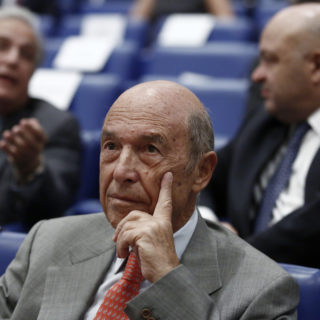 Ανοίγουν οι τραπεζικοί λογαριασμοί της οικογένειας Σημίτη