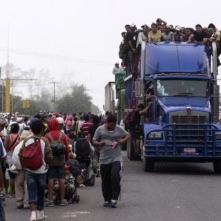 Στην πόλη του Μεξικού έφτασε το πρώτο καραβάνι μεταναστών από την Κεντρική Αμερική