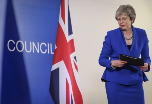 Μέι: Θα δώσω μάχη με όλες μου τις δυνάμεις