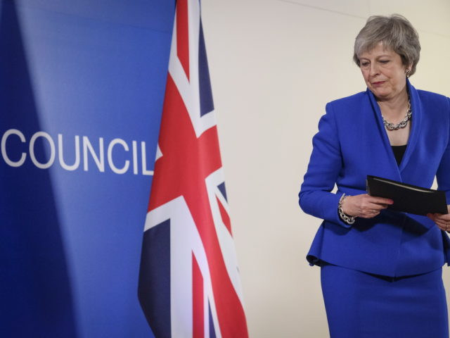 Μέι: Θα δώσω μάχη με όλες μου τις δυνάμεις