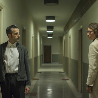 Ο Στιβ Κρικρής έβαλε στο ίδιο κάδρο του “The Waiter” τον Άρη Σερβετάλη και τον Γιάννη Στάνκογλου