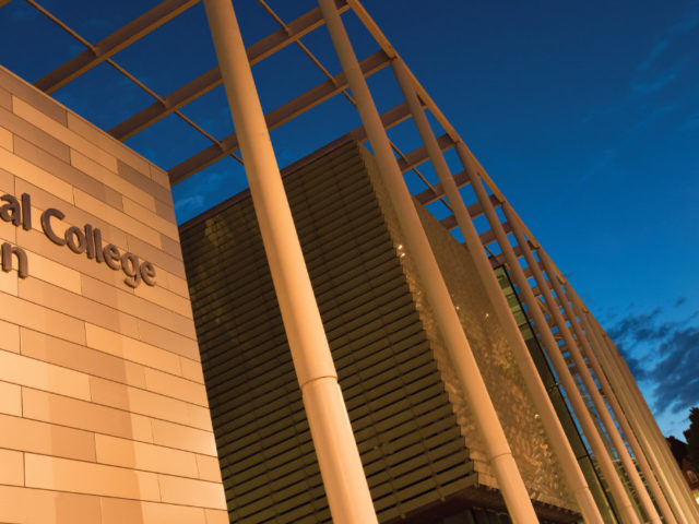 Το Imperial College του Λονδίνου γίνεται το πρώτο πανεπιστήμιο όπου θα διδάσκουν ολογράμματα καθηγητών