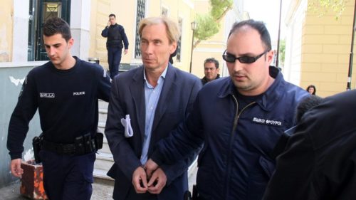 Δραπέτευσε υπόδικος τραπεζίτης για την υπόθεση Siemens και τα εξοπλιστικά
