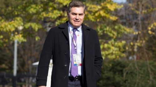 Ο Λευκός Οίκος δίνει ξανά διαπίστευση στον δημοσιογράφο του CNN που έδιωξε ο Τραμπ