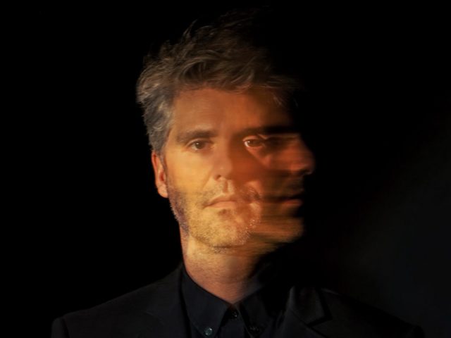 Αν θέλετε σκοτεινή εναλλακτική ποπ τότε… Dance With Invisible Partners