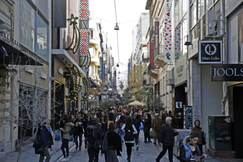 Ξεκινά αύριο το εορταστικό ωράριο – Ποιες Κυριακές θα είναι ανοιχτά τα καταστήματα