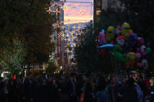 Τι ώρα κλείνουν καταστήματα, σούπερ μάρκετ και τράπεζες σήμερα, παραμονή Πρωτοχρονιάς