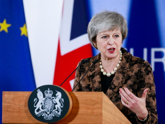 Μέι για Brexit: Ανεπανόρθωτη ζημιά εάν πραγματοποιηθεί δεύτερο δημοψήφισμα