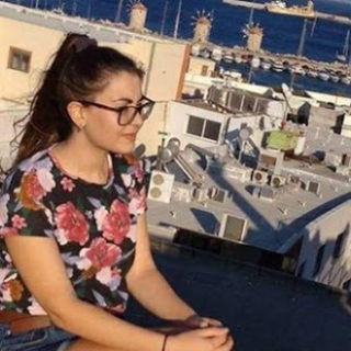 Γυναικοκτονία στη Ρόδο: Τι αποκαλύπτει η ιατροδικαστική έκθεση για την υπόθεση της 21χρονης Eλένης