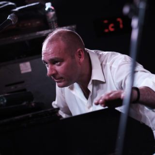 Ο James Taylor μελοποιεί ψαλμούς της Βίβλου όσο ονειρεύεται ότι τζαμάρει με τον James Brown