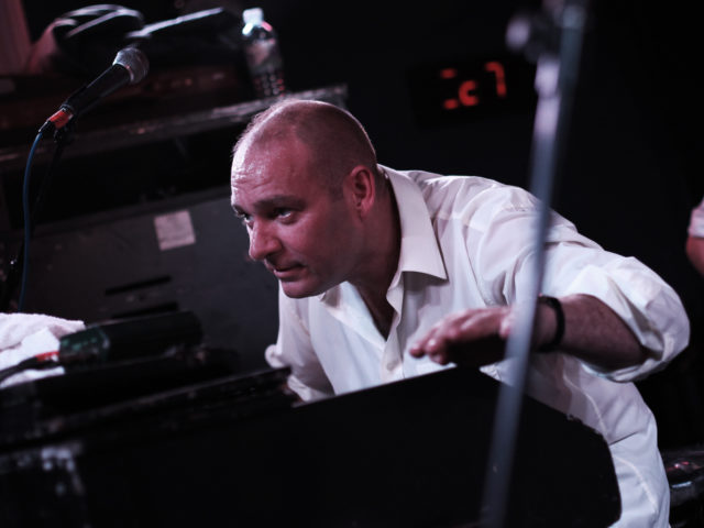 Ο James Taylor μελοποιεί ψαλμούς της Βίβλου όσο ονειρεύεται ότι τζαμάρει με τον James Brown