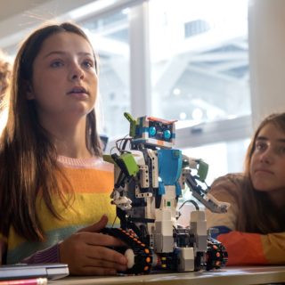 Τα έξυπνα κορίτσια έχουν την τιμητική τους στo Robogirl