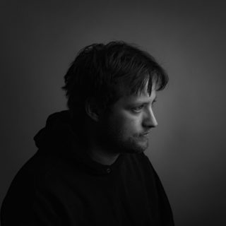 Τάσος Θεοφίλου: «Ό,τι συμβαίνει μέσα στη φυλακή είναι μια καθημερινή ιστορία ταπείνωσης»