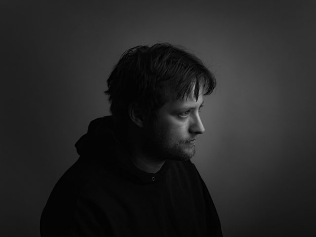 Τάσος Θεοφίλου: «Ό,τι συμβαίνει μέσα στη φυλακή είναι μια καθημερινή ιστορία ταπείνωσης»