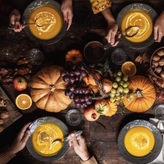 Τι ακριβώς συμβαίνει στο σώμα μετά από ένα εορταστικό γεύμα